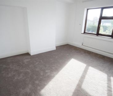 4 bedroom detached house to rent - Photo 4