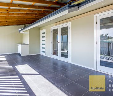 12 Deakin Avenue, Southport QLD 4215 - House For Rent | Domain - Photo 2