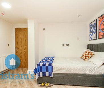 6 bed Apartment for Rent - Photo 3