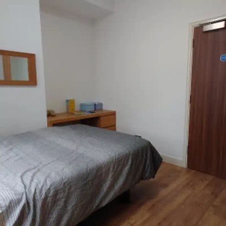 Standard 6 Bedroom Apartment - Photo 4