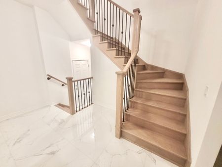 For Lease - 7 Sorbara Way, Whitby, Ontario - Photo 3