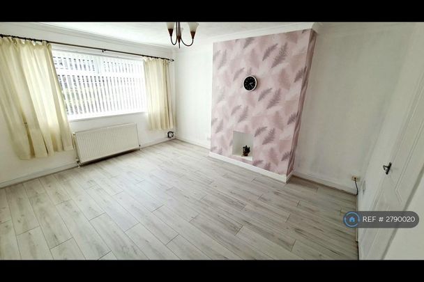 3 bedroom semi-detached house to rent - Photo 1