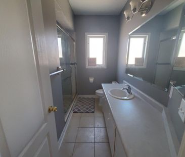 For Lease - 60 Toporowski Avenue, Richmond Hill, Ontario - Photo 3