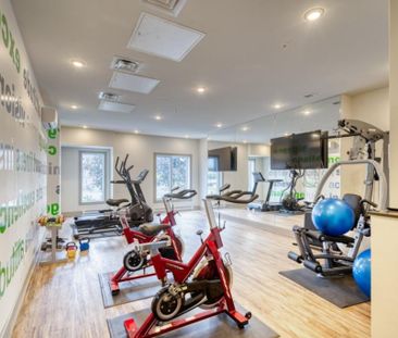 Superbe condo 3 ½ TOUT MEUBLÉ & TOUT INCLUS au Quartier Dix30 à Bro... - Photo 3