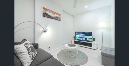 Spacious Fully Furnished 1 Bedroom Apartment FOR RENT ! - Photo 4