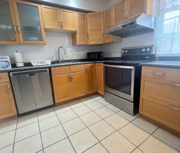 Detached Home For Lease | N9236747 - Photo 5