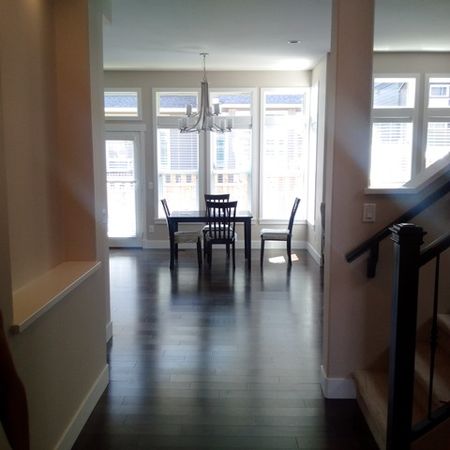 Bright Home in Grandview - Photo 2