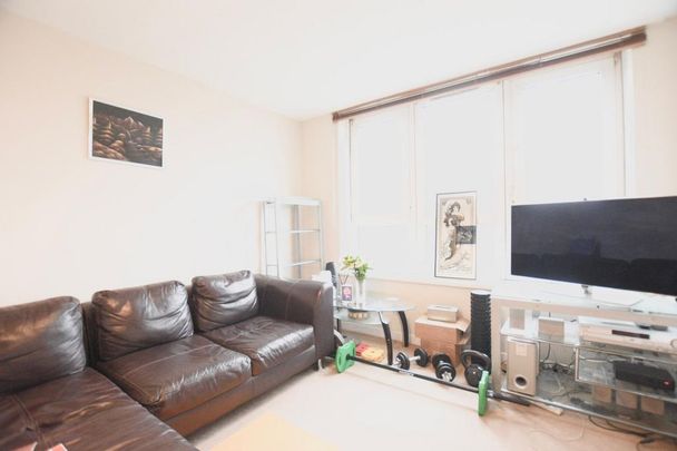 3 bedroom flat to rent - Photo 1