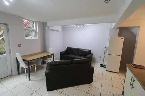 1 bedroom in a house share to rent - Photo 1