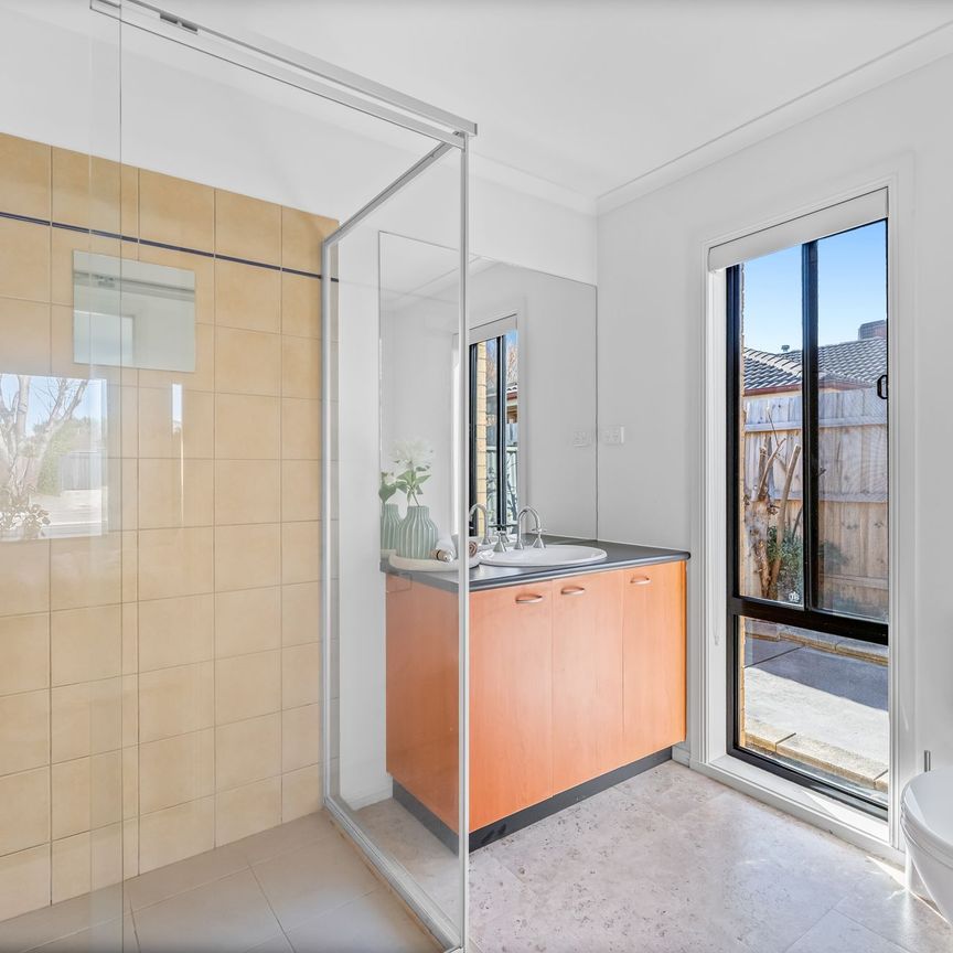 Timeless 4 bedroom Family Living in Leafy Berwick - available now. - Photo 1