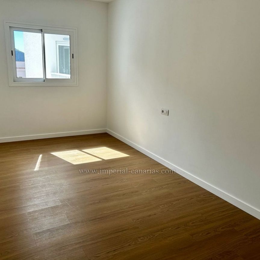 Vivienda reformada con vistas al mar en pleno centro de Los Realejos – alquiler de larga temporada - Photo 1