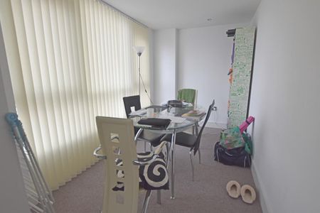 2 bedroom apartment to rent - Photo 4