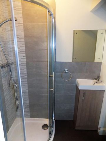 1 bedroom in a house share to rent - Photo 5