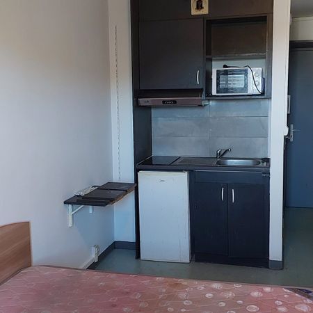 SPECIAL ETUDIANT ! A louer studio meublé de 17 m² à SAINT DENIS - Photo 4