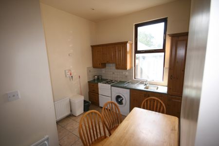 Flat 2, 5 Eglantine Avenue, Lisburn Road, Belfast, BT12 6GJ - Photo 3