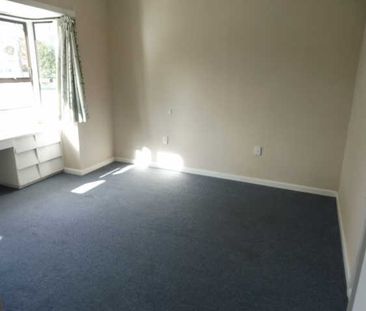 Very tidy home in the heart of Hamilton East. - Photo 6