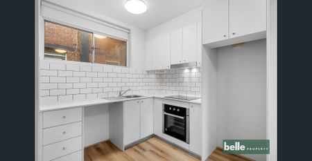Renovated One Bedroom Apartment Close To Tramsheds & Light Rail - Photo 2