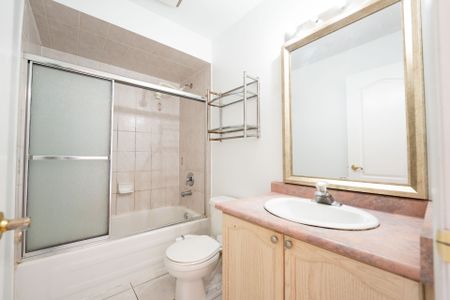 For Lease - 717 Salinger Court, Mississauga, Ontario - Photo 3