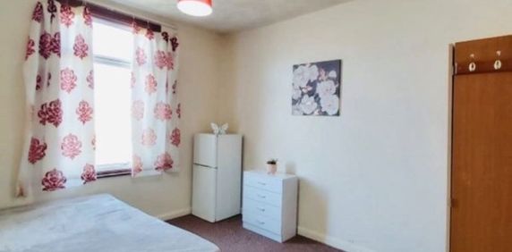 Room in a Shared House, St. Awdrys Road, IG11 - Photo 2