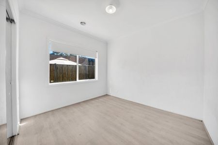 Modern Family Living in a Prime Tarneit Location - Photo 5