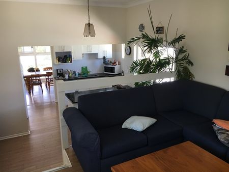 4-bedroom shared studio/granny flat, Coolangatta Road - Photo 4