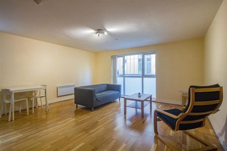 1 bedroom flat to rent - Photo 2