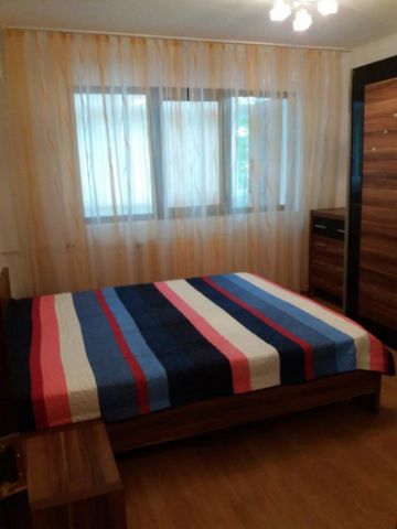 Apartament, 2 camere, decomandat, etajul 1/10, zona 8 Martie - Fotografie 3