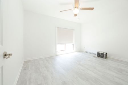 For Lease - 37 Holland Street Unit# 2, Bradford West Gwillimbury, Ontario - Photo 3