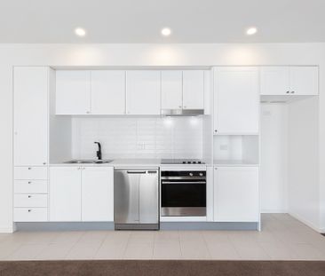 10th floor living in the heart of Gungahlin - Photo 2