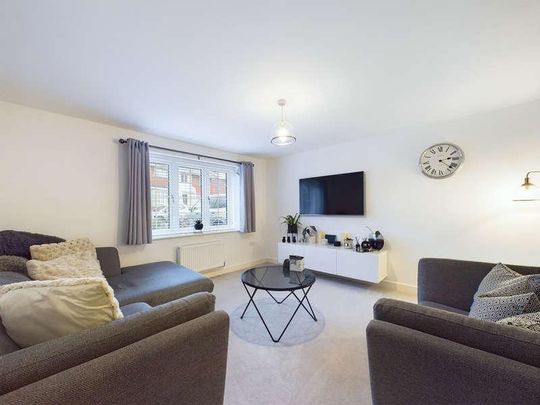 Trinity Circle, High Wycombe, Buckinghamshire, HP11 - Photo 1