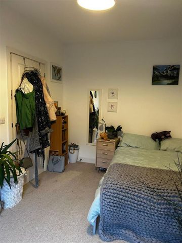1 bedroom in a house share to rent - Photo 5