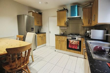 1 bedroom Flat To Let - Photo 3