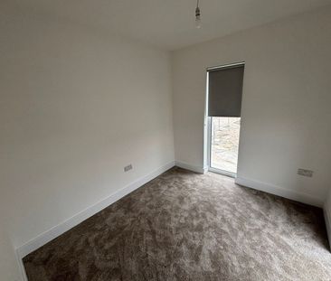 Maple Wood Close, Rotherham, Waverley - Photo 3
