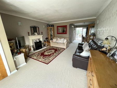 2 bedroom semi-detached bungalow to rent - Photo 2