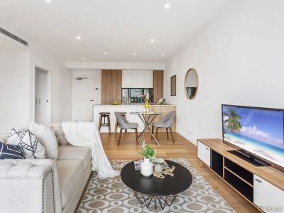 Executive style living with Chatswood CBD on its doorstep - Photo 2