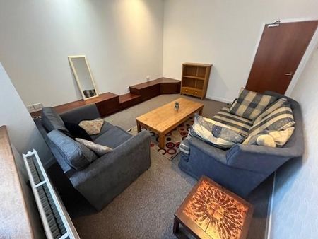 3 bedroom flat to rent - Photo 2