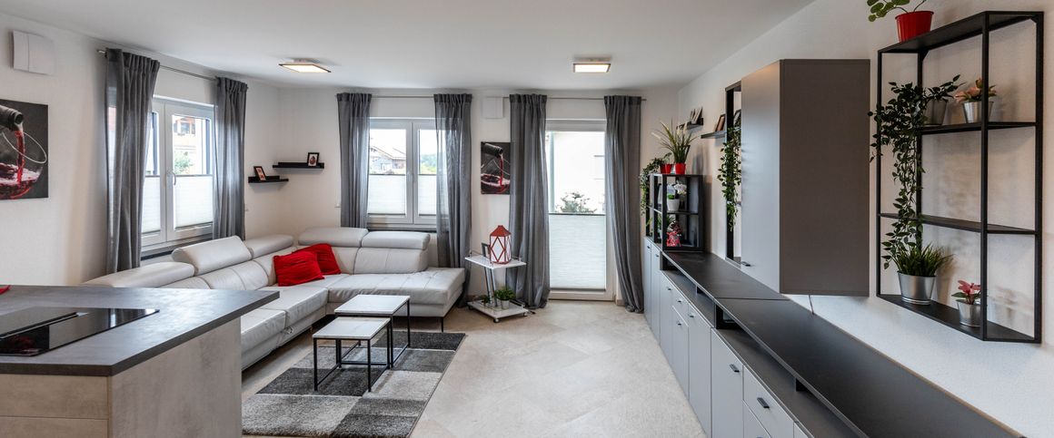 Erstbezug: Sofort bezugsfertiges, möbliertes Apartment mit Balkon - Photo 1