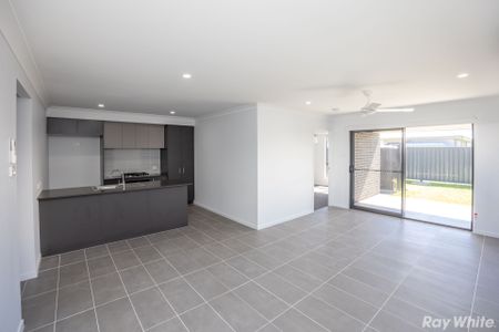 BRAND NEW 4 BEDROOM DUPLEX!! - Photo 5