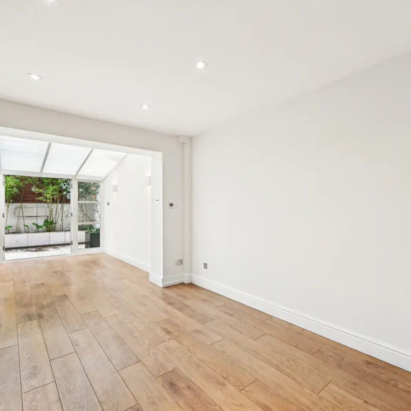 5 bedroom house in Chelsea - Photo 1