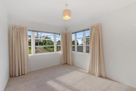 Sunny 3 bedroom family home in Glen Eden - Photo 4