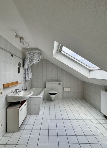 Haan Zentrum - Fußgängerzone! Großzügige Dachgeschosswohnung mit 2,5 Zimmern! - Photo 3