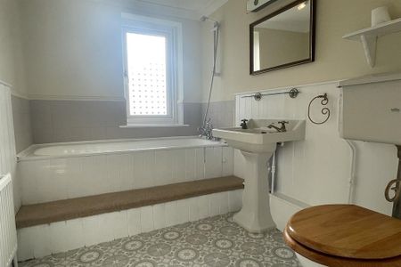 4 bedroom terraced house to rent - Photo 4