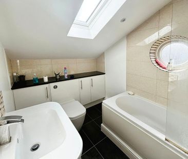 1 bedroom in a house share to rent - Photo 3