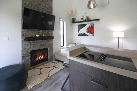 LUXE LIVING - Photo 5