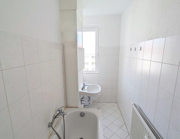 ++ 3-Raum-Wohnung mit Balkon & Tageslichtbad - ruhig wohnen in Limbach-Oberfrohna ++ - Photo 1