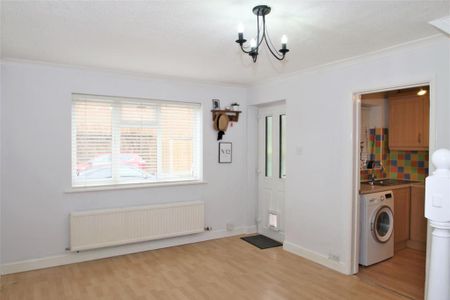2 bedroom end of terrace house to rent - Photo 2