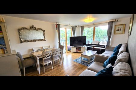 2 Bed Flat, Bartholomew House, W10 - Photo 2