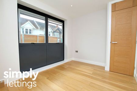 4 Bed property for rent - Photo 4