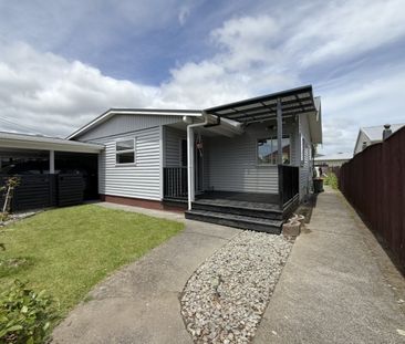 Warm & Spacious Family Home in a Fantastic Location - Photo 2