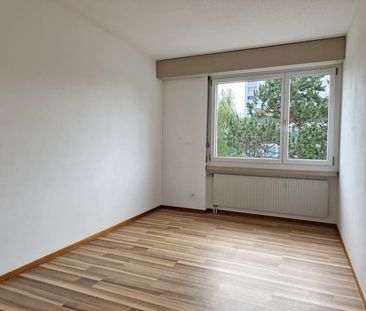 "Grossräumige Wohnung mit Balkon in zentraler Gegend!" - Photo 3
